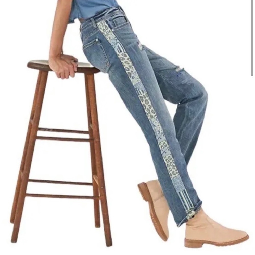 Anthropologie Pilcro Leopard Side Stripe Distressed Denim Boyfriend Jeans